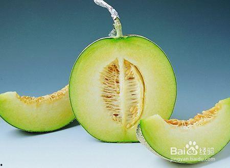 小孩瓜地吃甜瓜,小瓜娃子甜瓜园里的欢乐时光