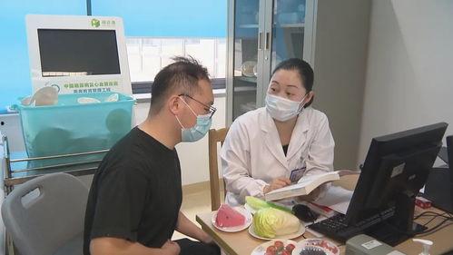 医生在医院吃瓜,医院里的温馨一幕  第2张