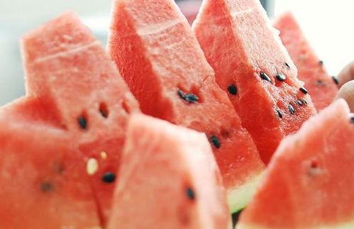 吃脆瓜吐籽,吐籽乐趣无穷