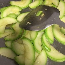 云南小瓜隔夜吃,隔夜美味，传承地方特色